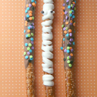 Halloween Mummy Pretzels {Class Treat}