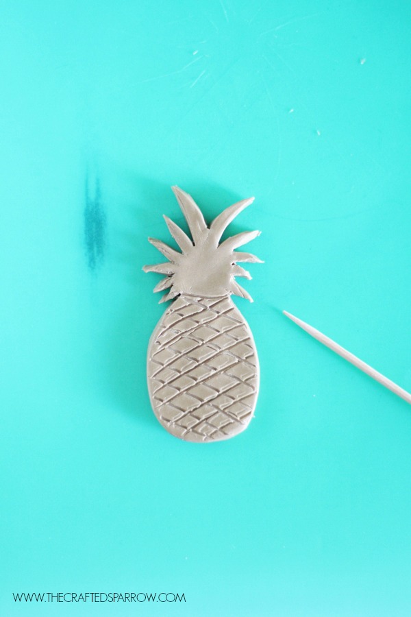 DIY-Pineapple-Necklace