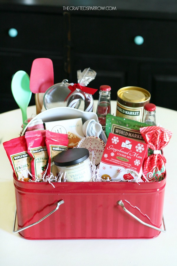 Building the Perfect Holiday Gift Basket