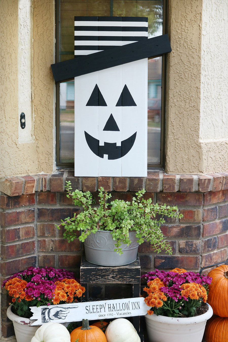 diyhalloweendoorhanger4 The Crafted Sparrow