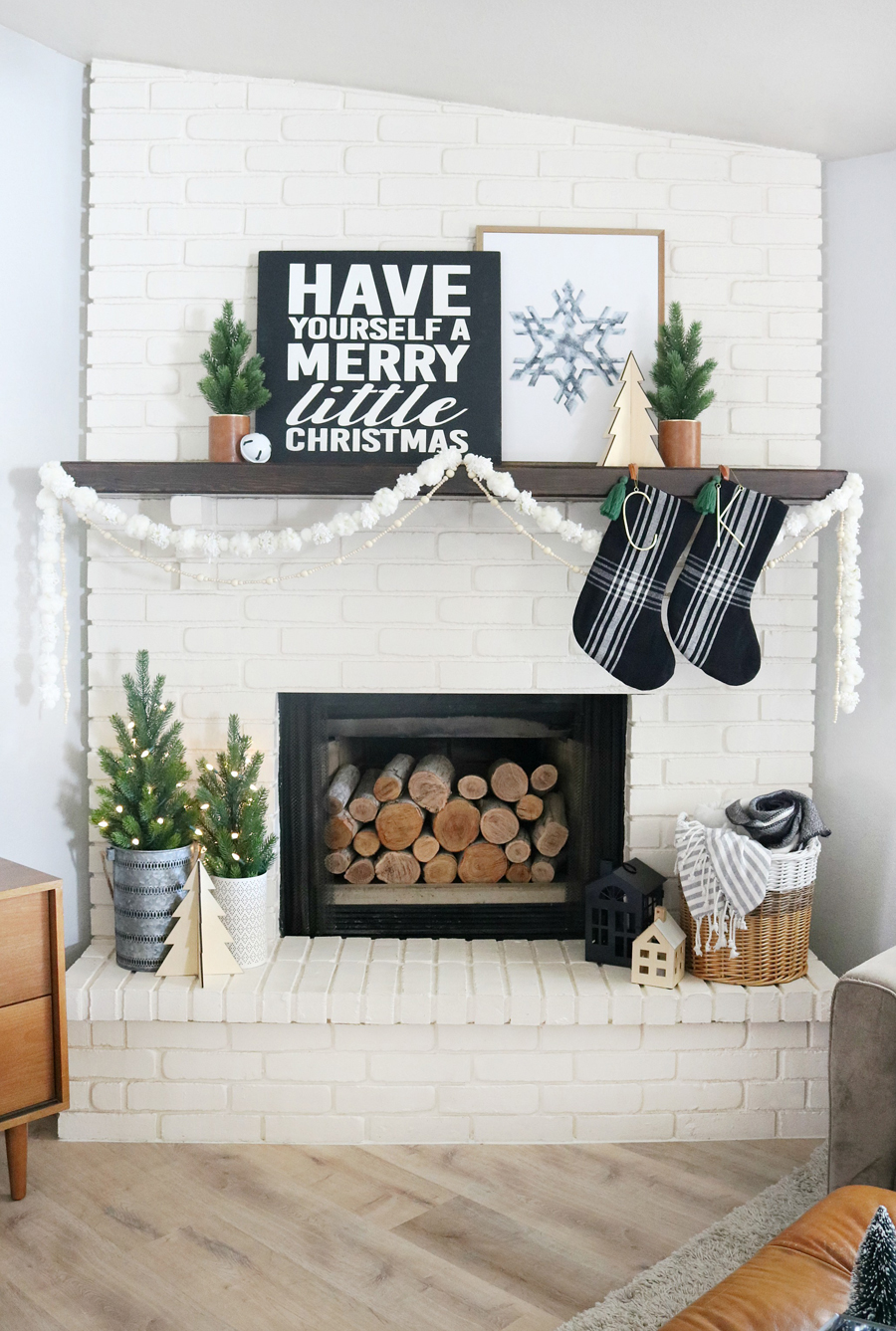 Black & White Modern Snowflake Christmas Mantel Decor