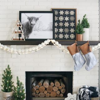 Black & White Casual Boho Christmas Mantel Decor Ideas