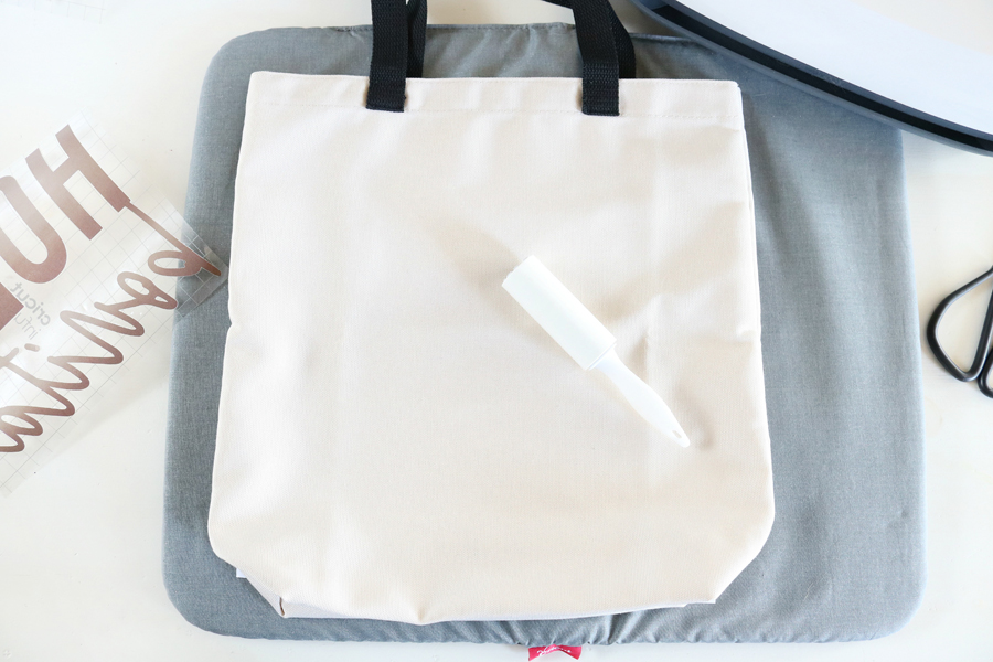 5 Little Monsters: Easy Tote Bags with Cricut Iron On Designs